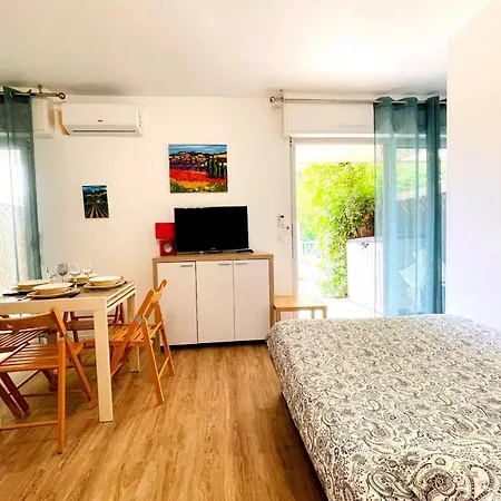 Apartmán With Terrace Near The